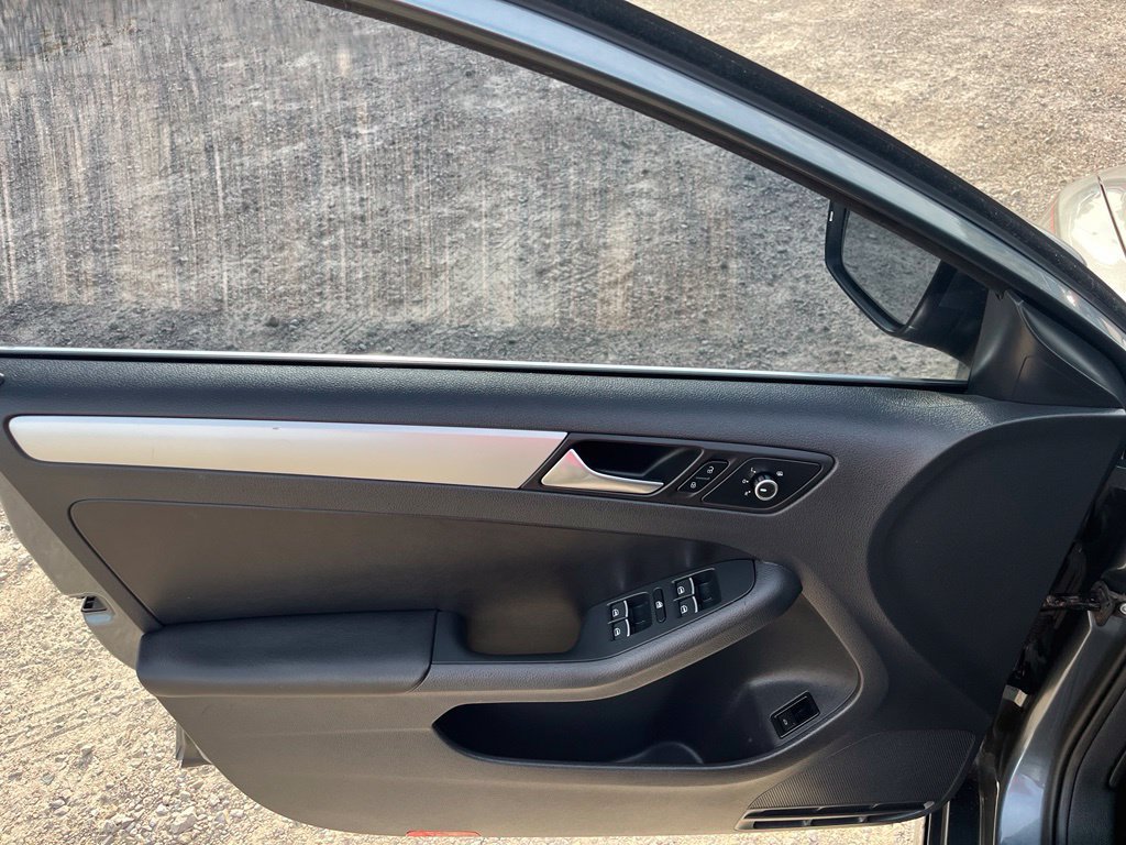 Used 2013 Volkswagen Jetta SE FWD image 15