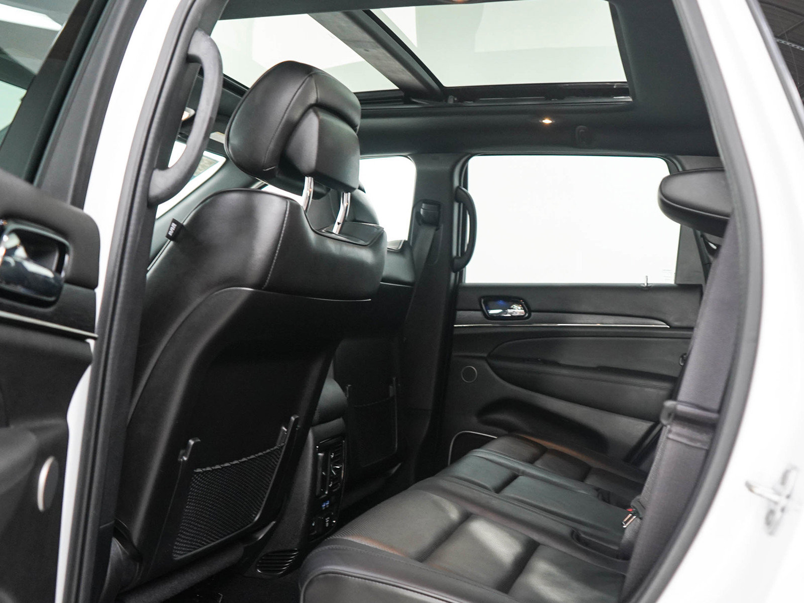 Used 2021 Jeep Grand Cherokee High Altitude AWD/4WD image 18