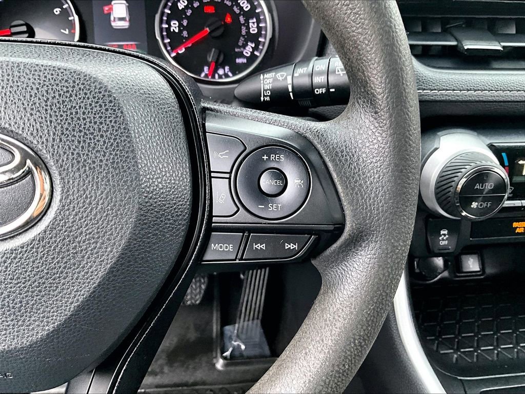 Used 2022 Toyota RAV4 XLE image 20