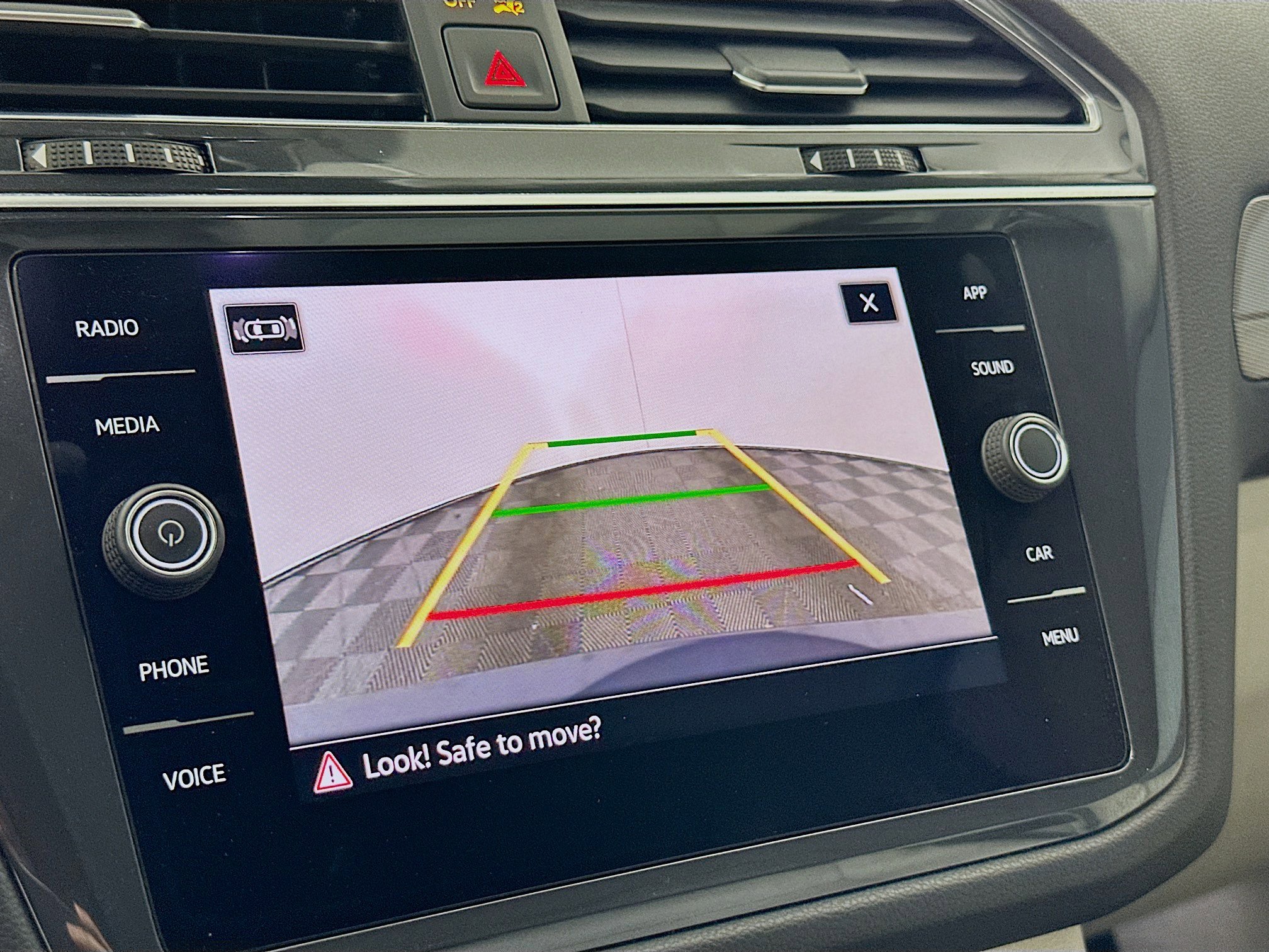 Used 2022 Volkswagen Tiguan SE image 22