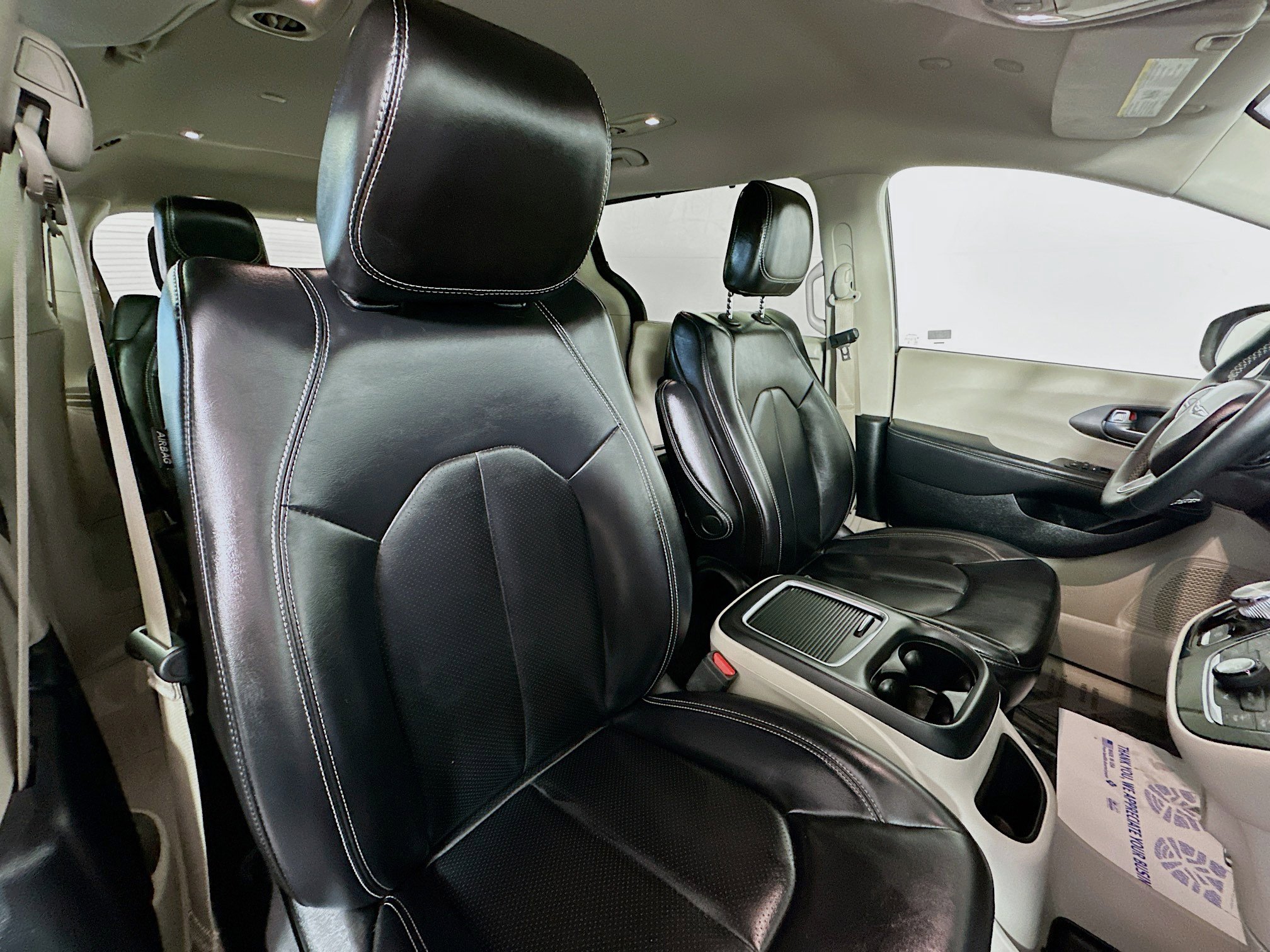 Used 2023 Chrysler Pacifica Touring-L FWD image 27