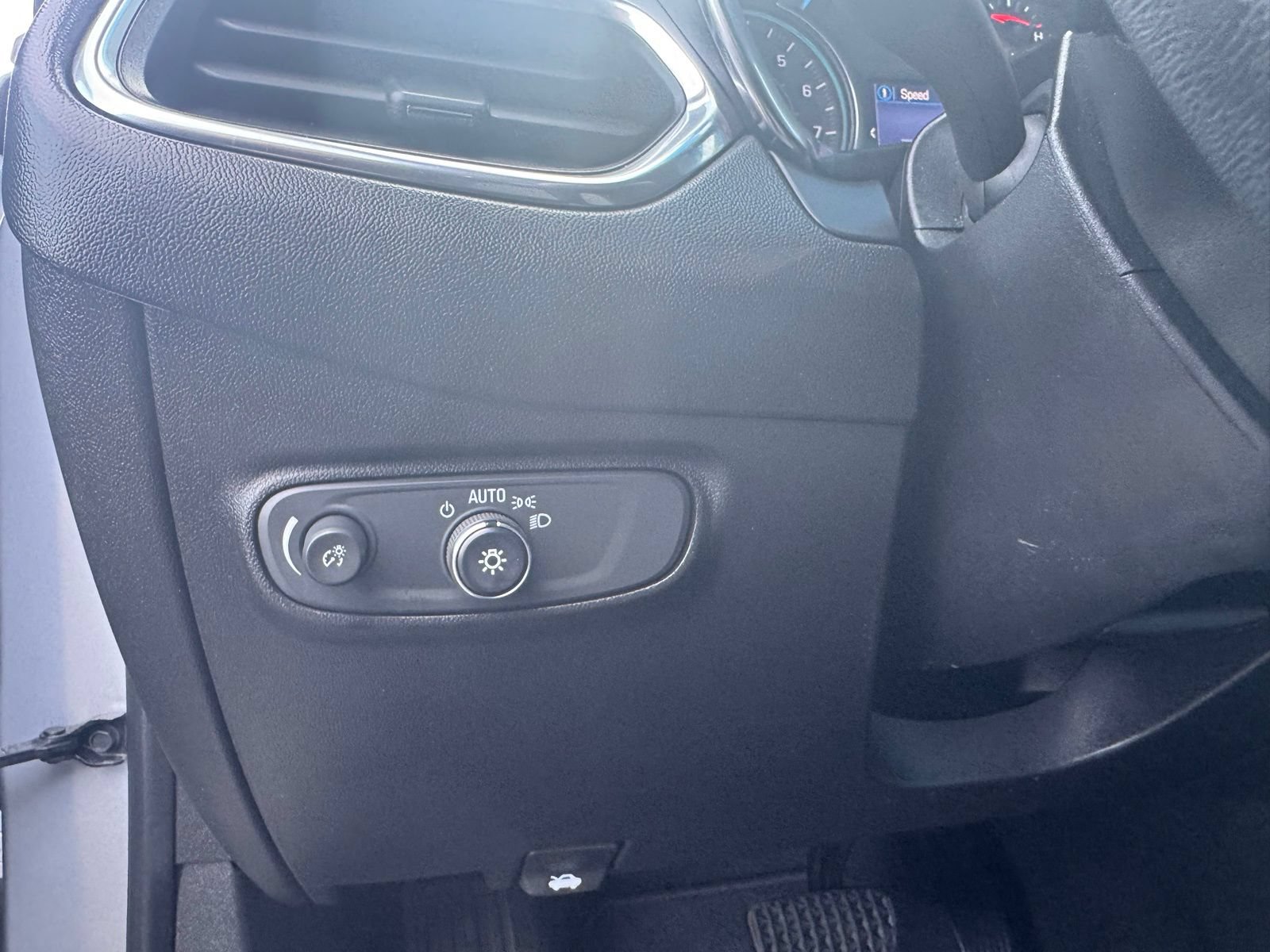 Used 2020 Chevrolet Equinox LT AWD/4WD image 25