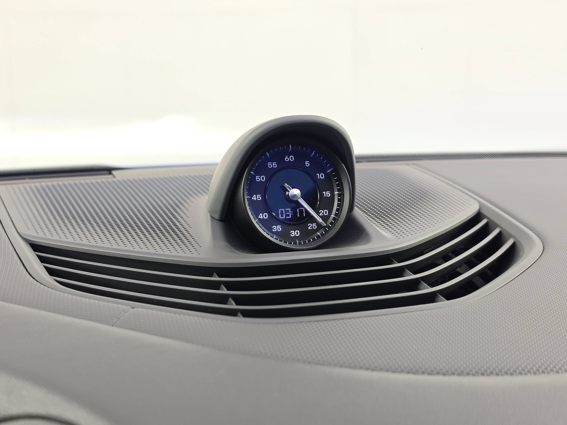 Used 2022 Porsche Taycan RWD image 30