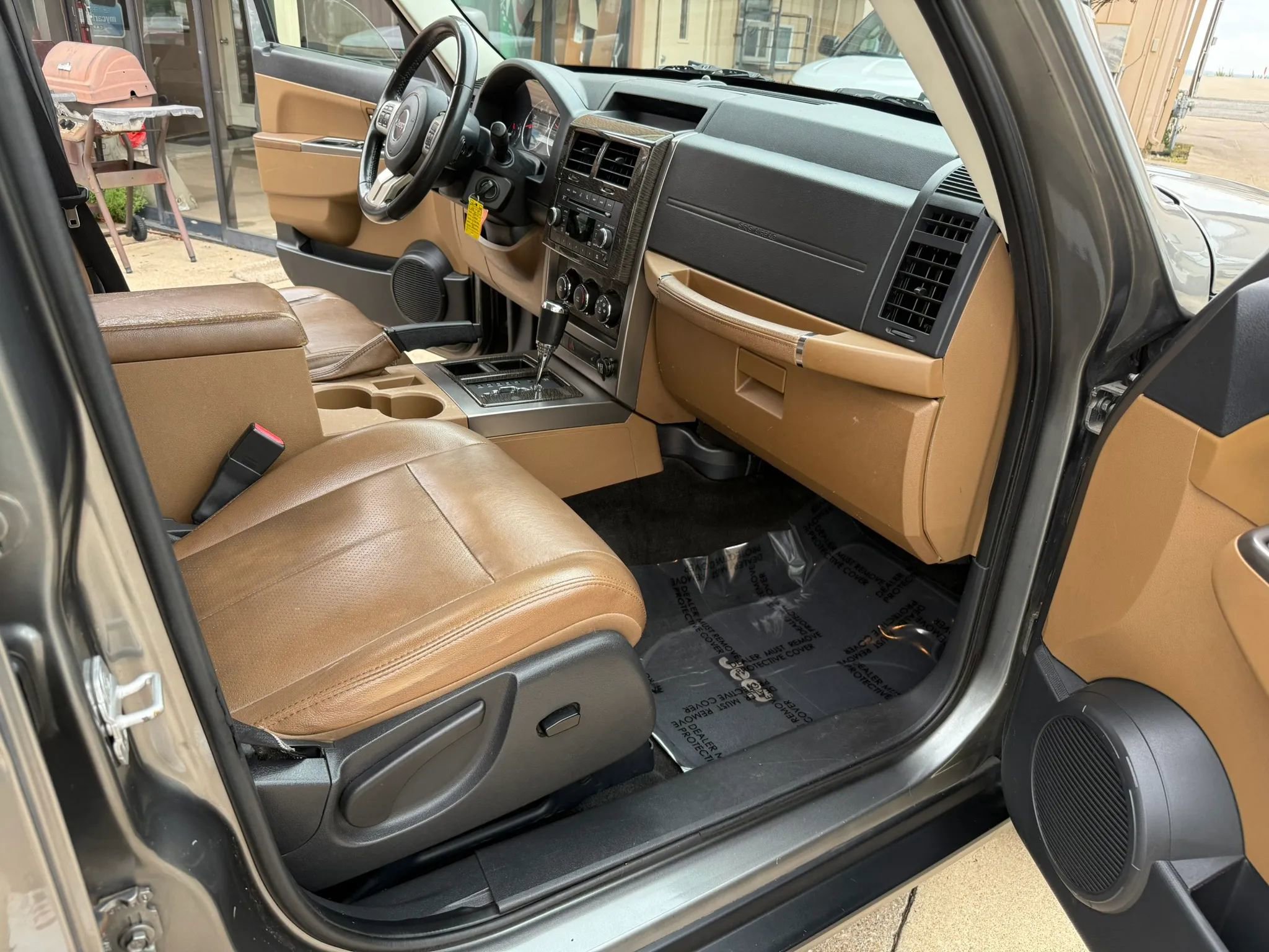 Used 2012 Jeep Liberty Limited RWD image 19