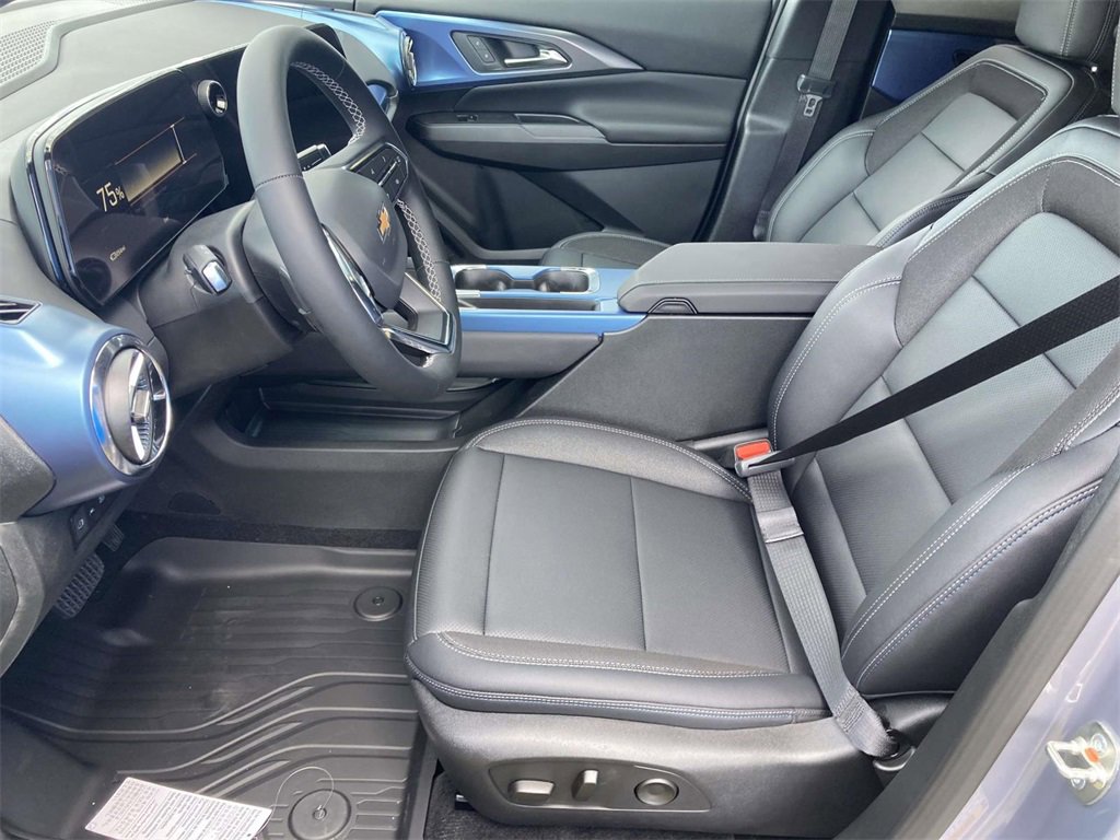 New 2026 Chevrolet Equinox EV LT image 16