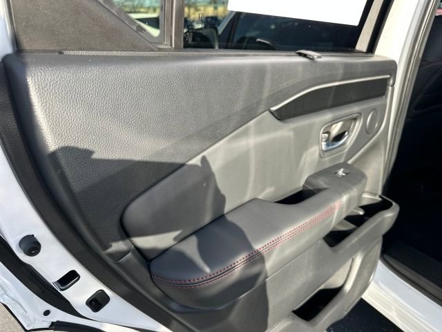 New 2025 Honda Pilot Black Edition image 16