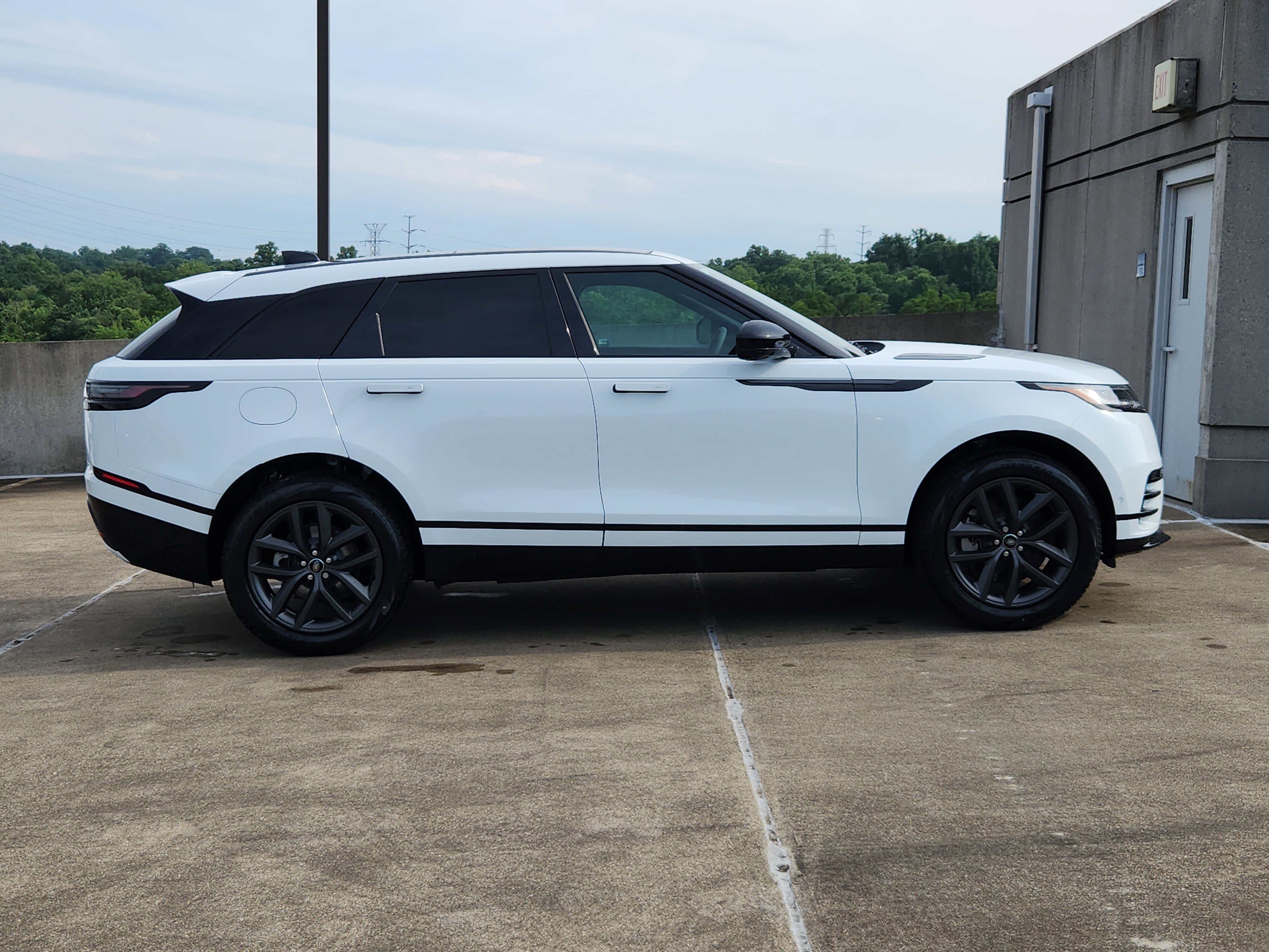 New 2026 Land Rover Range Rover Velar Dynamic SE image 11