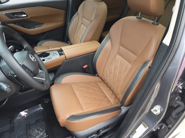 Used 2025 Nissan Rogue Platinum w/ Tech Package FWD image 15