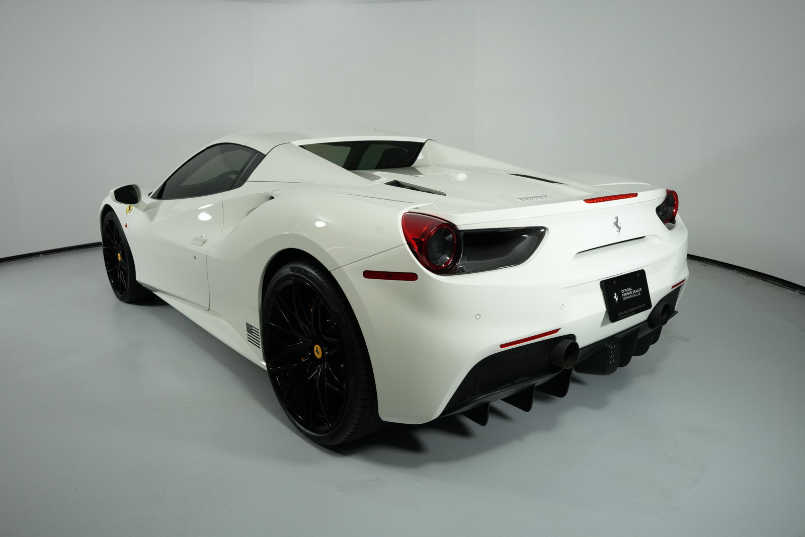 Used 2019 Ferrari 488 Spider RWD image 11