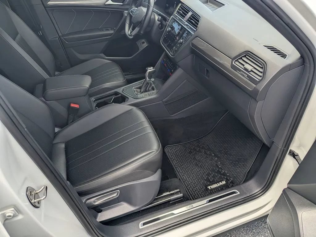 Used 2022 Volkswagen Tiguan SE R-Line FWD image 12