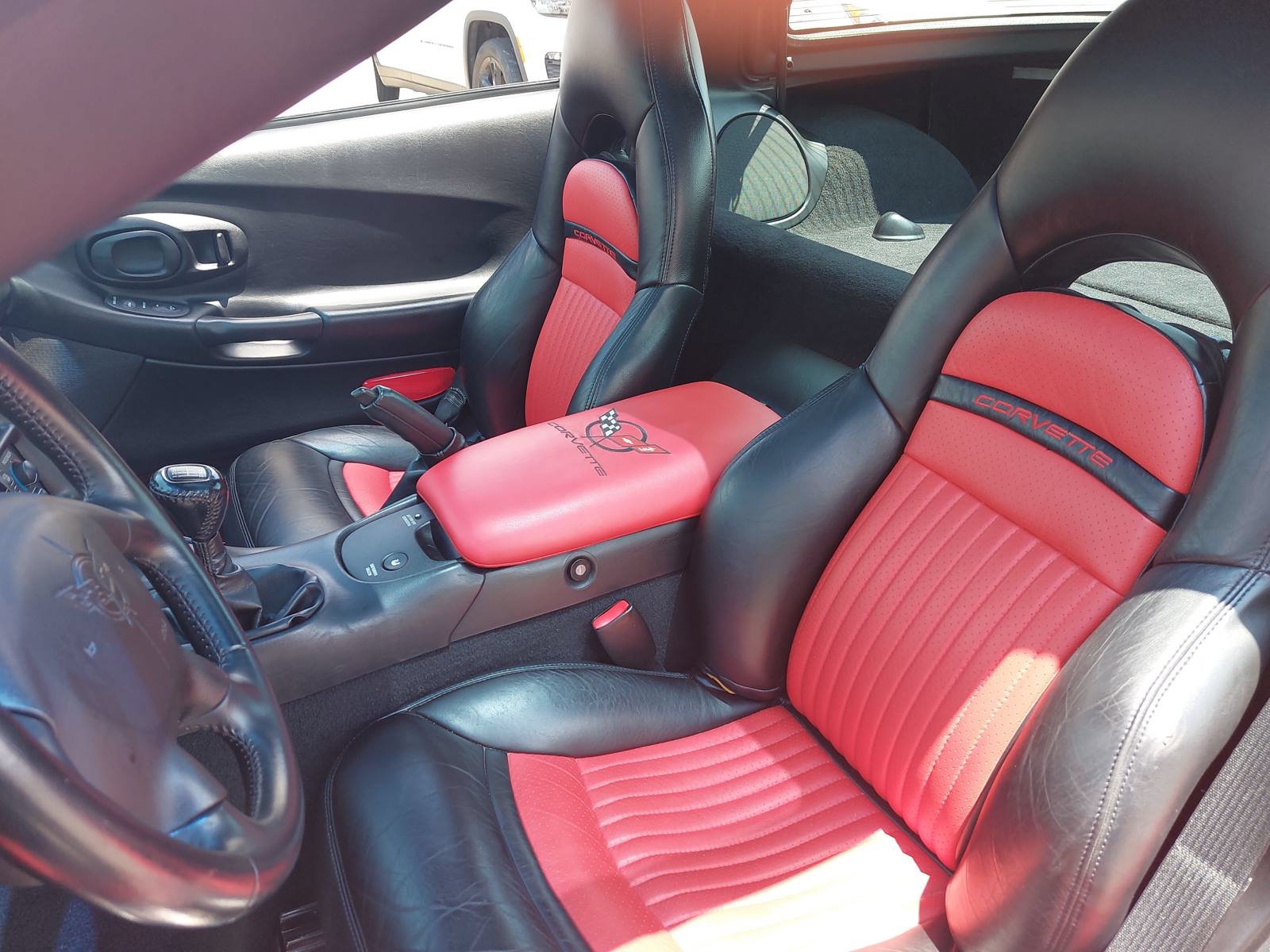 Used 2004 Chevrolet Corvette Coupe w/ Preferred Equipment Group RWD image 12