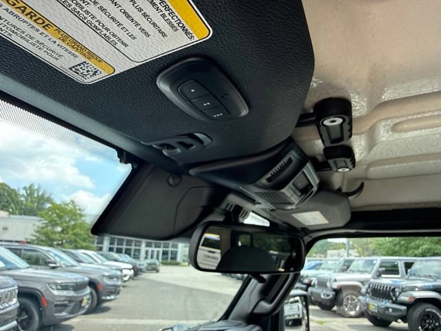Used 2024 Jeep Wrangler Unlimited AWD/4WD image 42