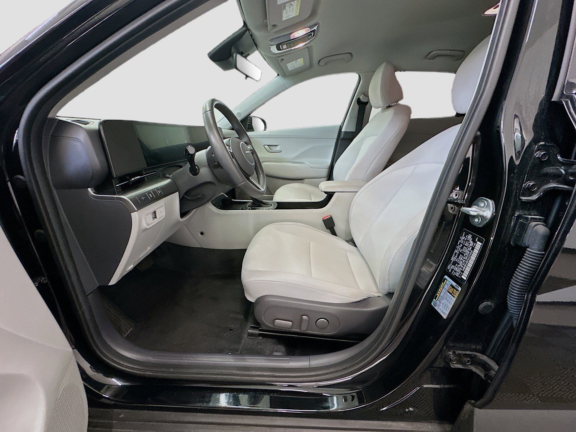 Used 2025 Hyundai Kona SEL image 13