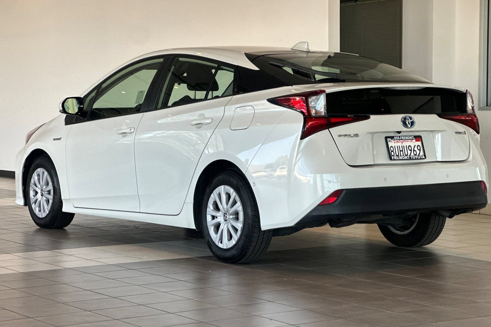 Certified 2020 Toyota Prius LE FWD image 6