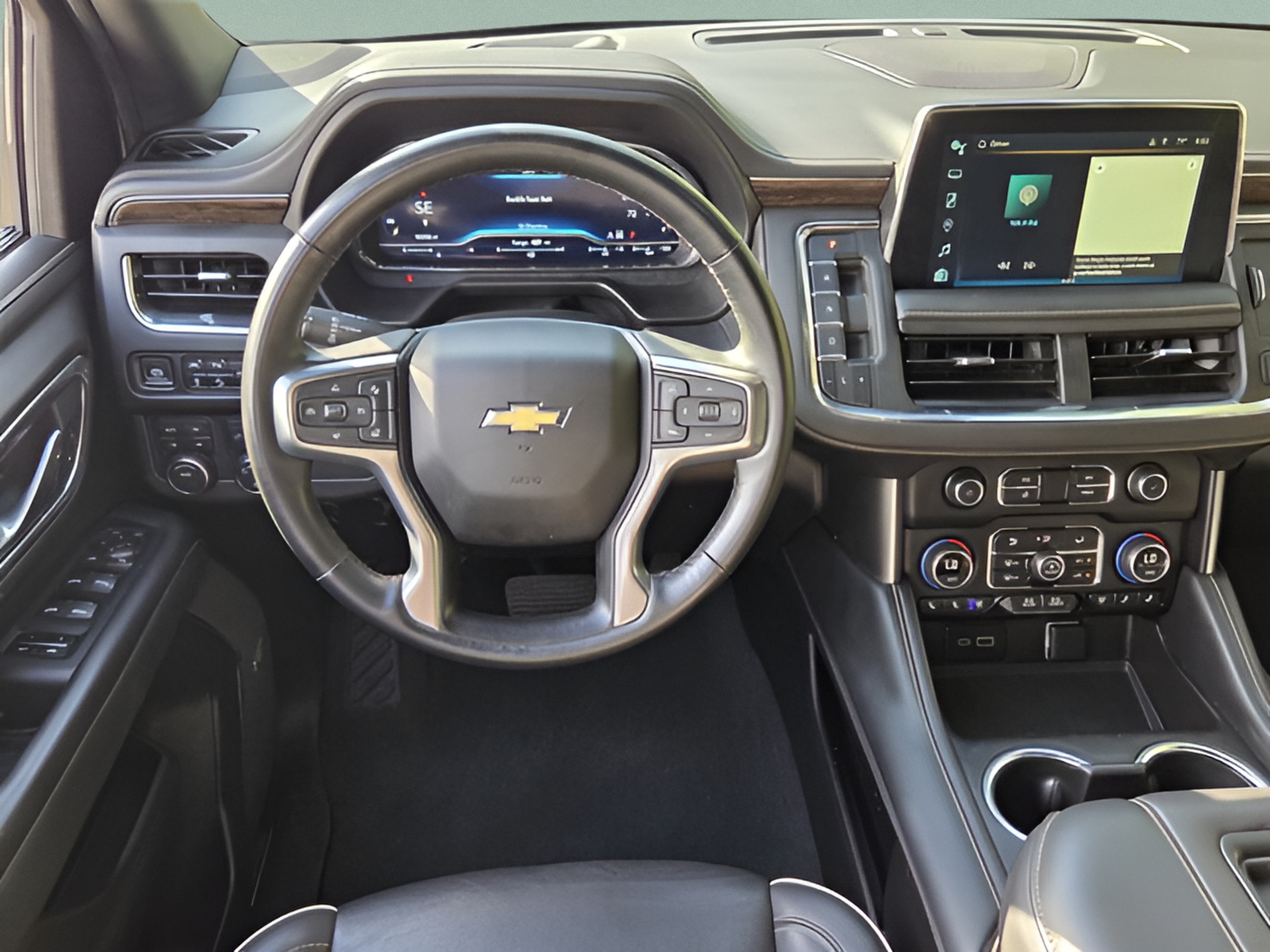 Used 2024 Chevrolet Suburban Premier AWD/4WD image 11