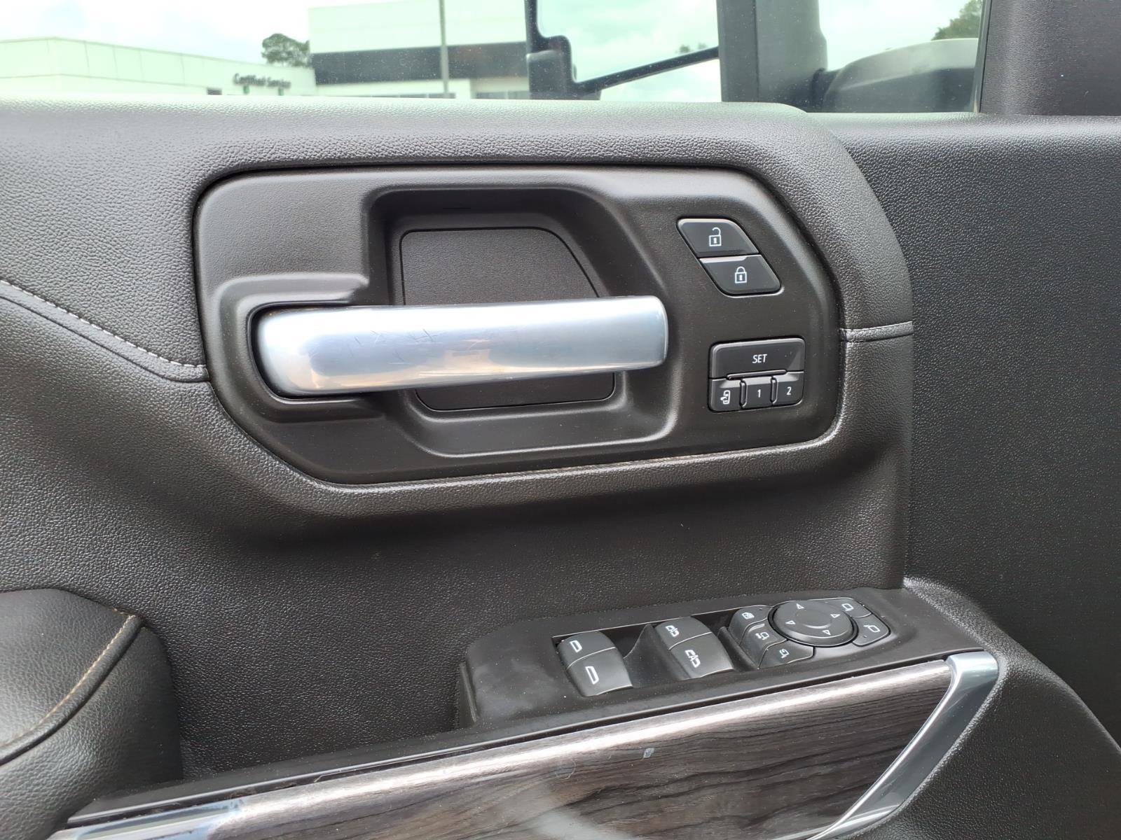 Used 2020 Chevrolet Silverado 3500 LTZ w/ LTZ Convenience Package image 9