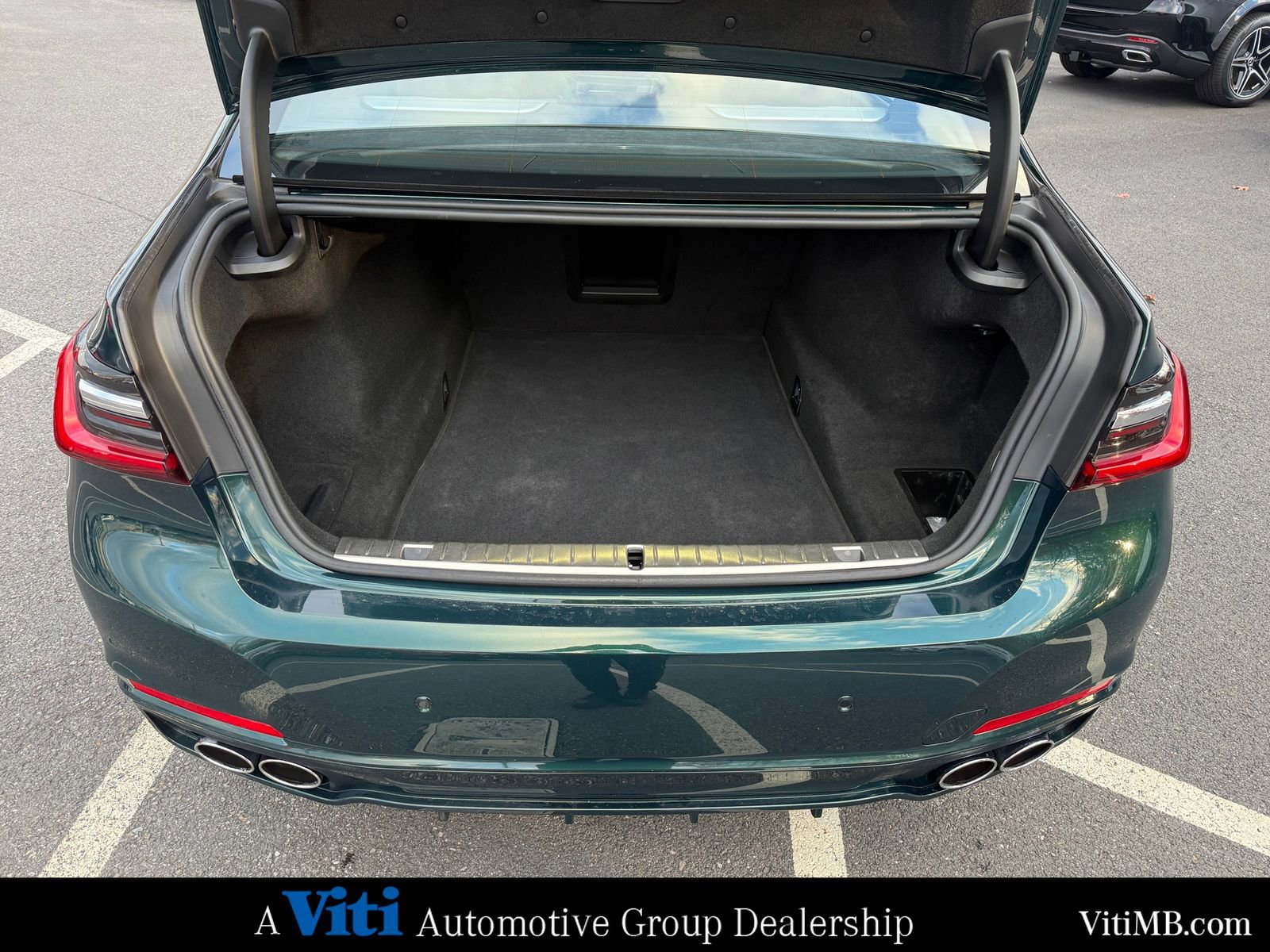 Used 2022 BMW ALPINA B7 xDrive w/ Luxury Rear Seating Package image 23