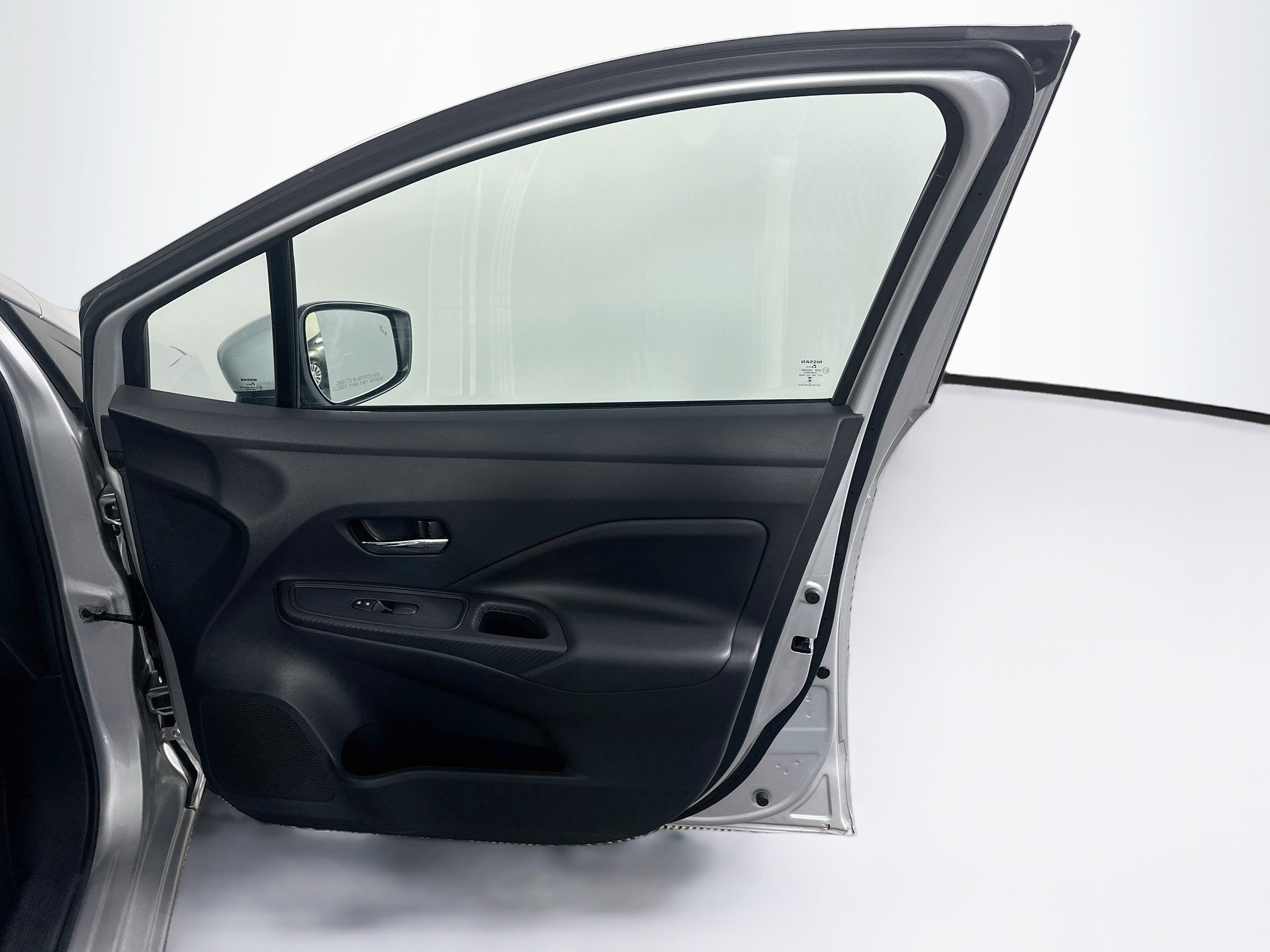 Used 2025 Nissan Versa SV FWD image 31