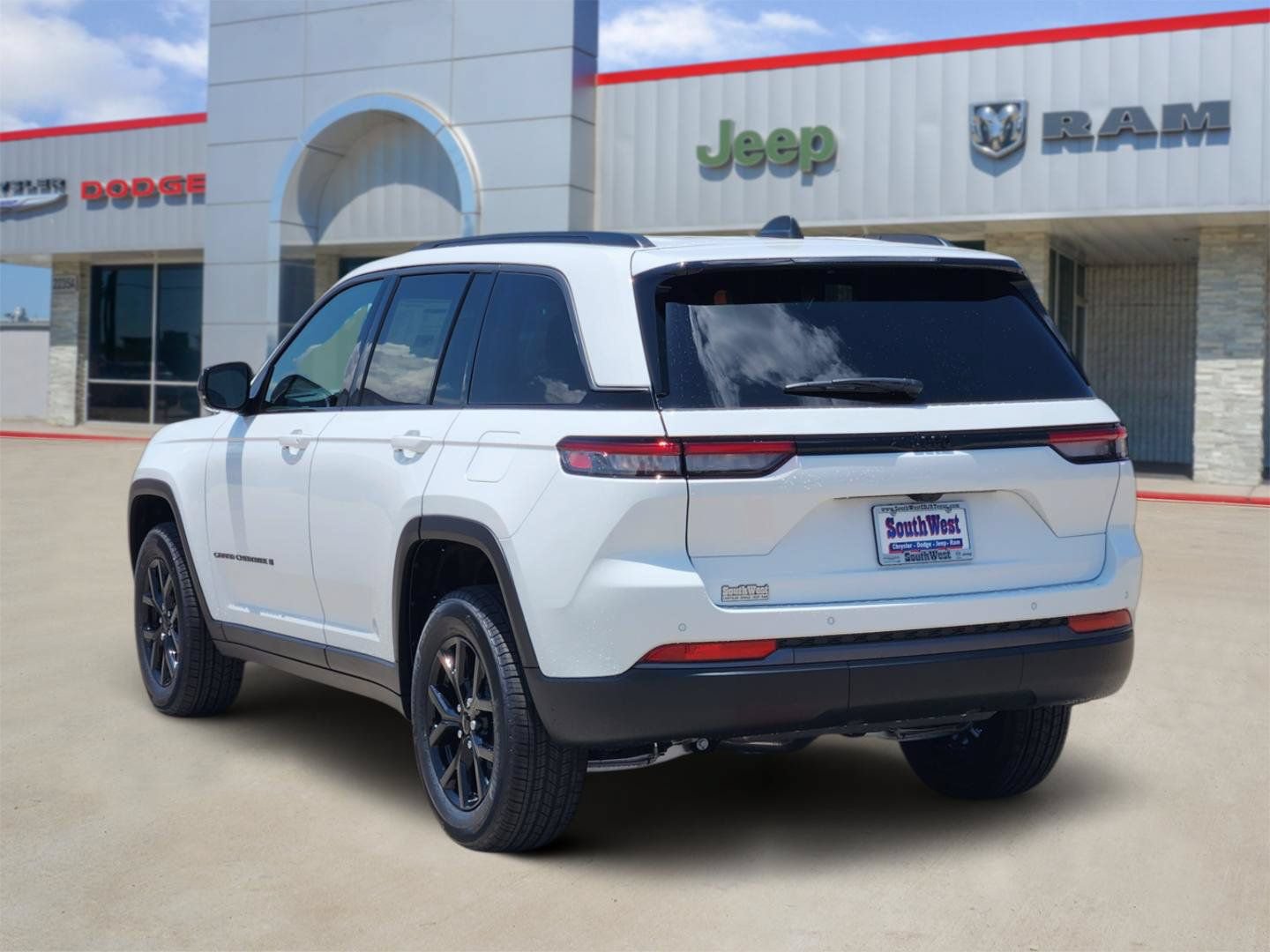 New 2026 Jeep Grand Cherokee Altitude RWD image 4