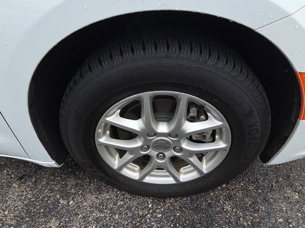 Used 2023 Chrysler Pacifica Touring-L image 10