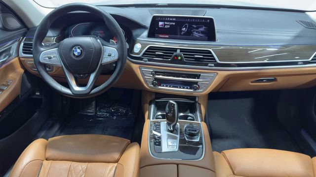 Used 2020 BMW 740i w/ Premium Package RWD image 19