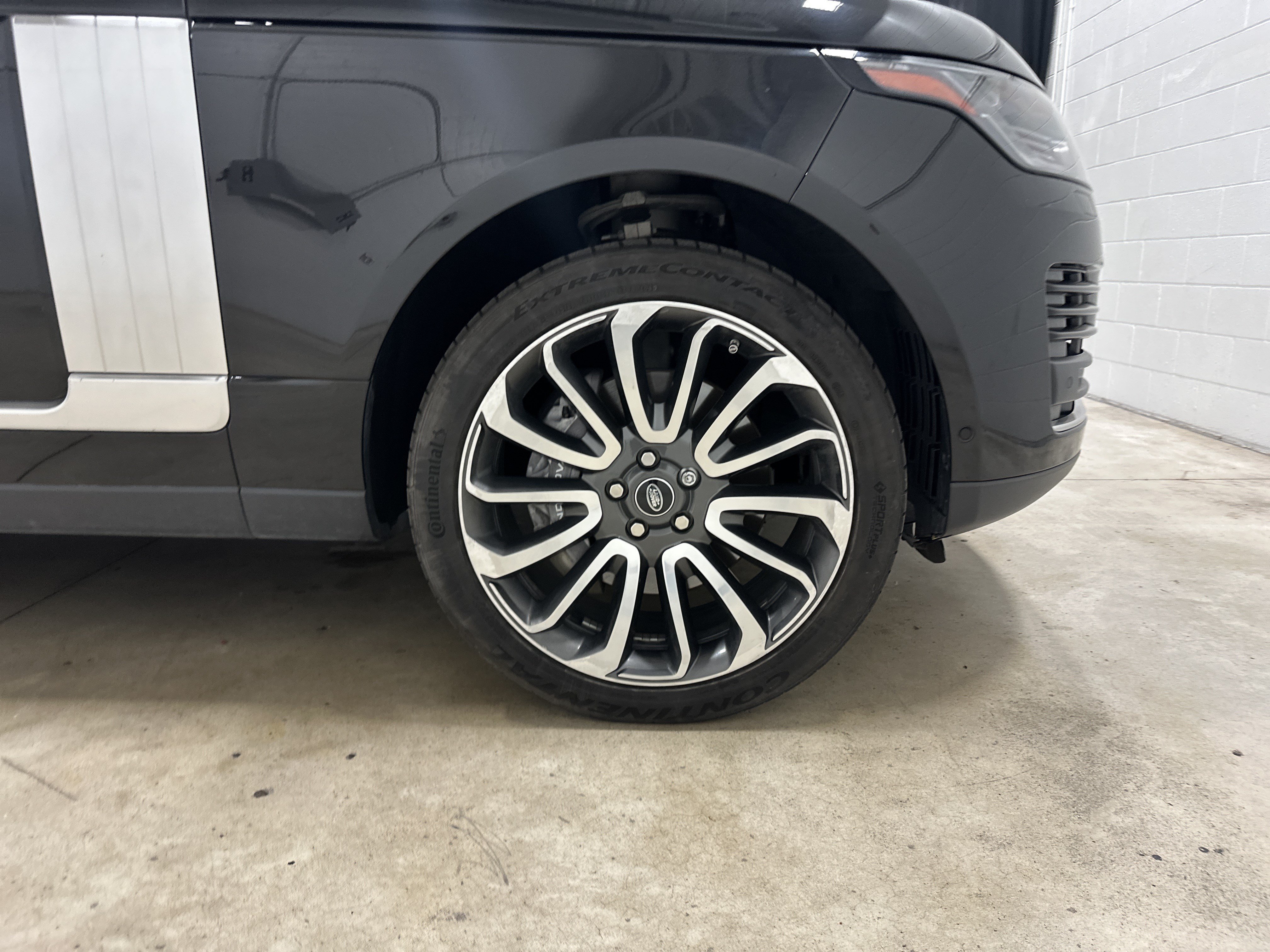 Used 2020 Land Rover Range Rover HSE AWD/4WD image 13