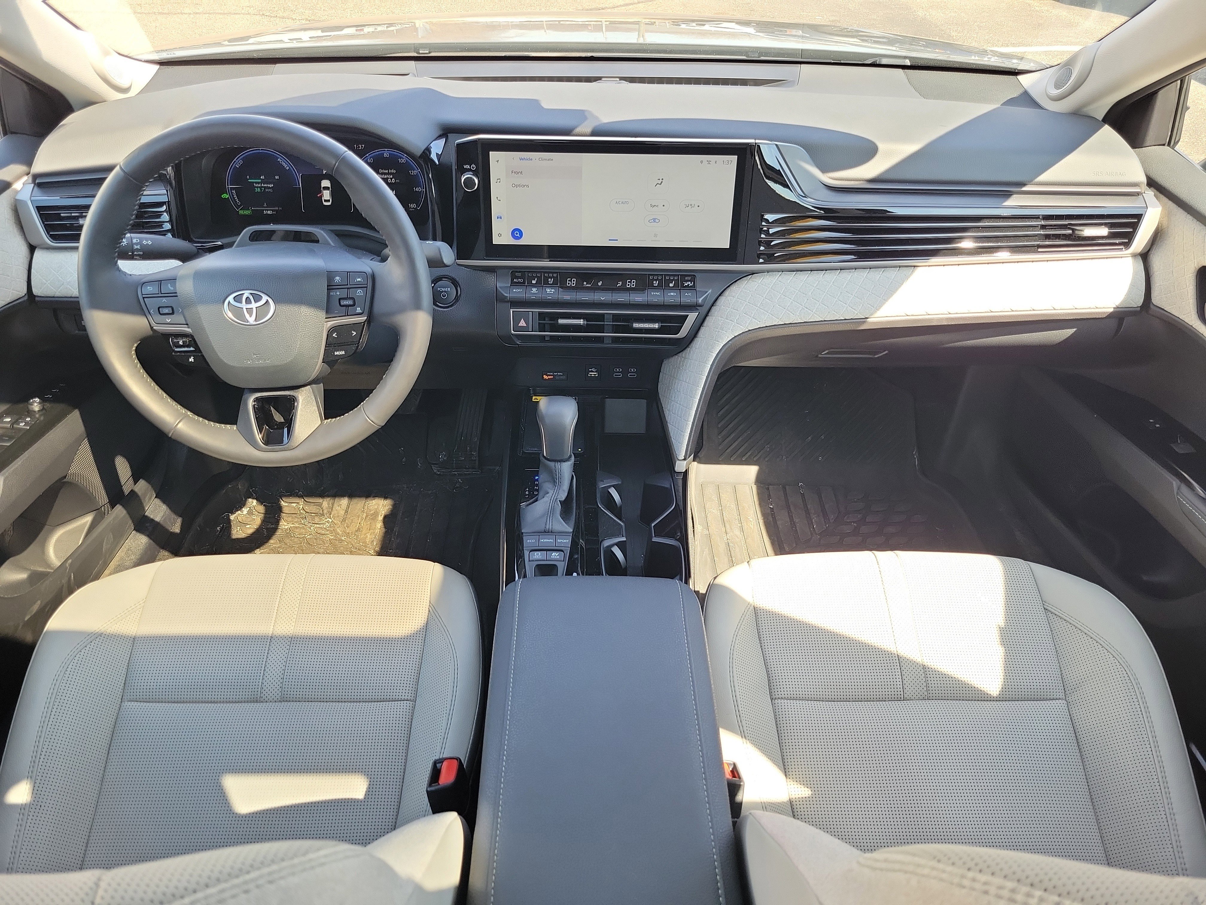 Used 2025 Toyota Camry XLE w/ Premium Plus Package image 11