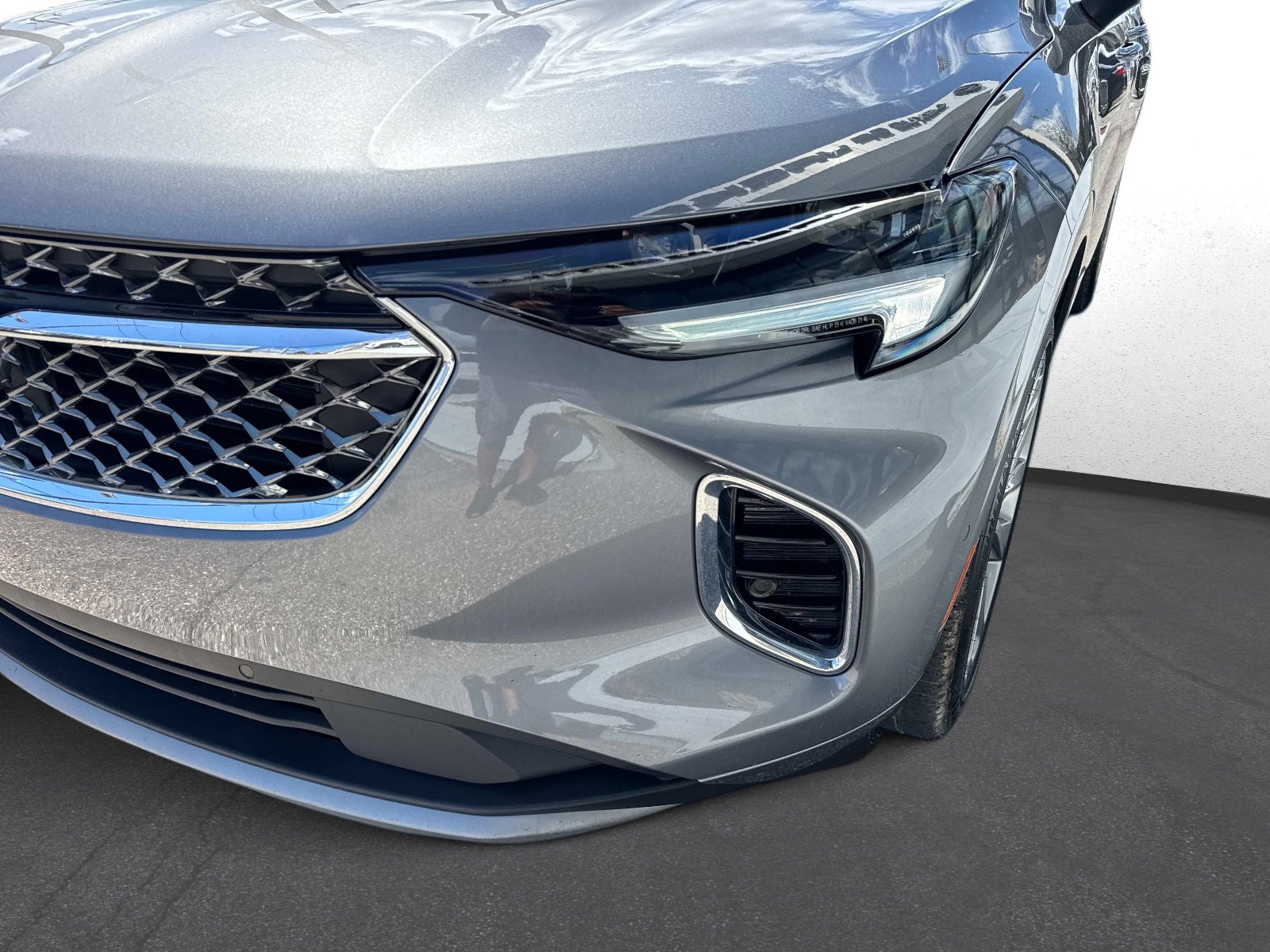 Used 2022 Buick Envision Avenir w/ Technology Package II image 9