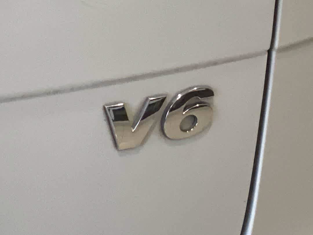 Used 2016 Volkswagen Touareg Sport AWD/4WD image 12