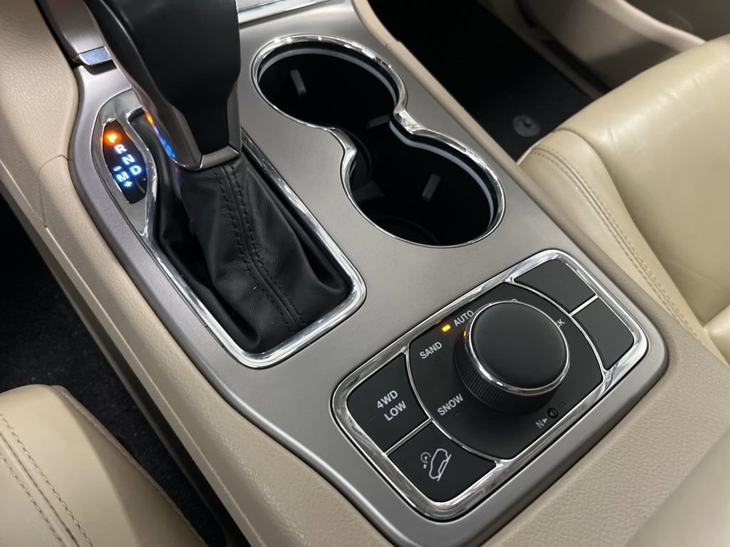 Used 2021 Jeep Grand Cherokee Limited AWD/4WD image 16