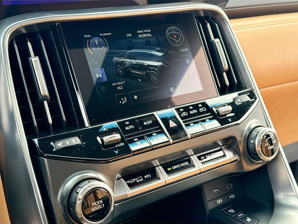 New 2026 Lexus LX 600 4WD w/ Luxury Package image 12