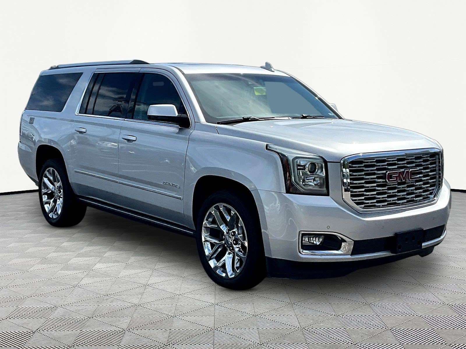 Used 2018 GMC Yukon XL Denali w/ Denali Ultimate Package AWD/4WD image 3