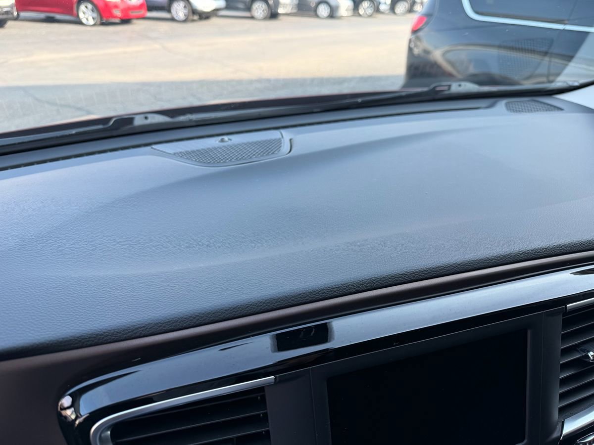 Used 2022 Chrysler Voyager LX FWD image 13