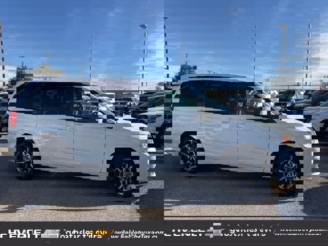 Used 2016 Dodge Grand Caravan SE image 9