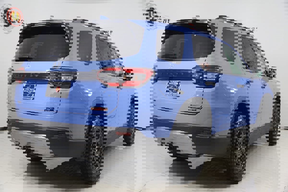 Used 2023 Honda Pilot TrailSport image 3