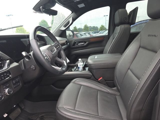 Used 2025 GMC Yukon Denali w/ Denali Reserve Package AWD/4WD image 9