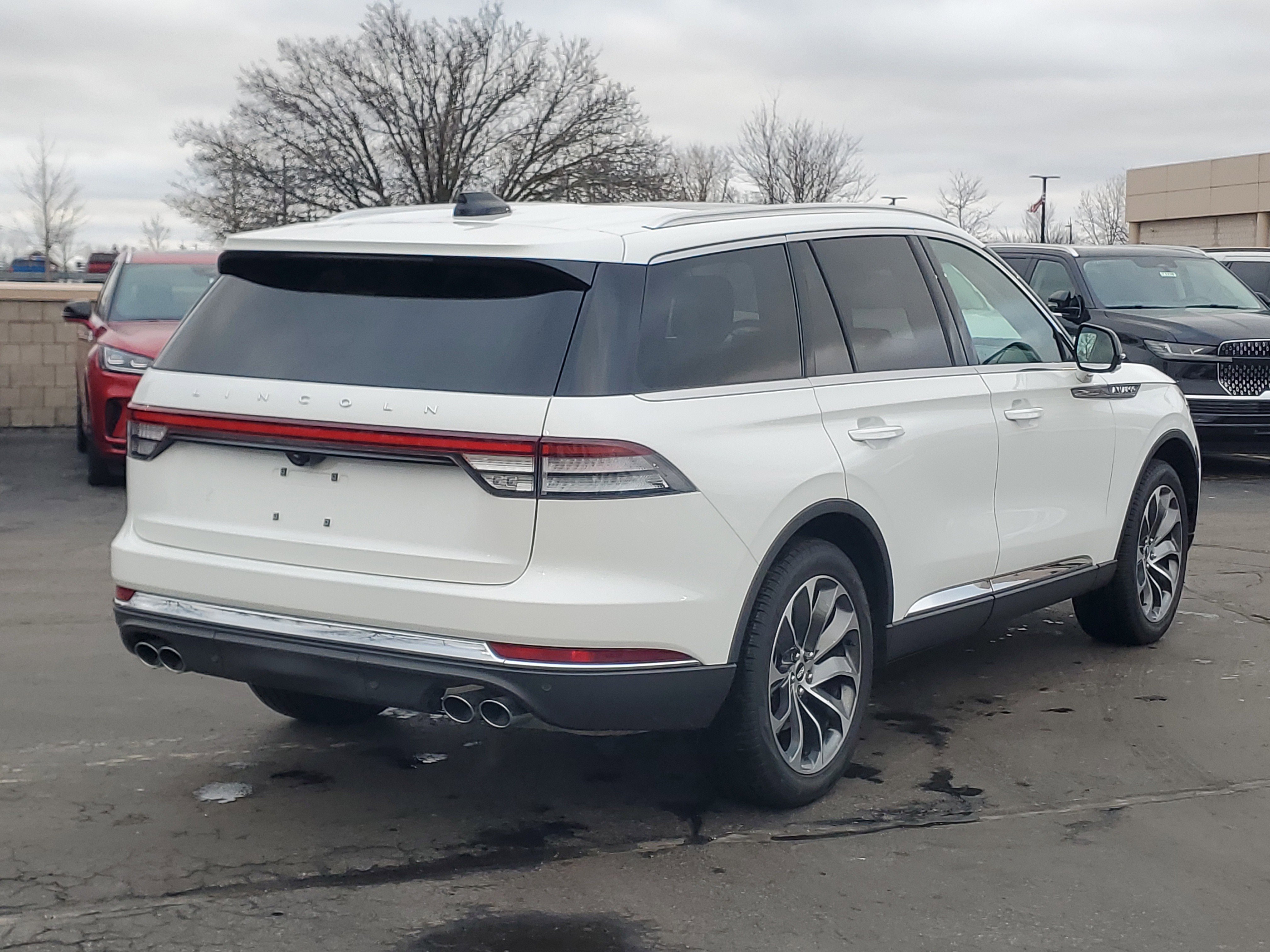 New 2025 Lincoln Aviator AWD w/ Equipment Group 101A image 4