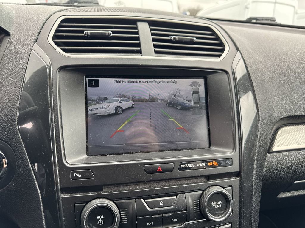 Used 2018 Ford Explorer XLT w/ Equipment Group 202A image 17