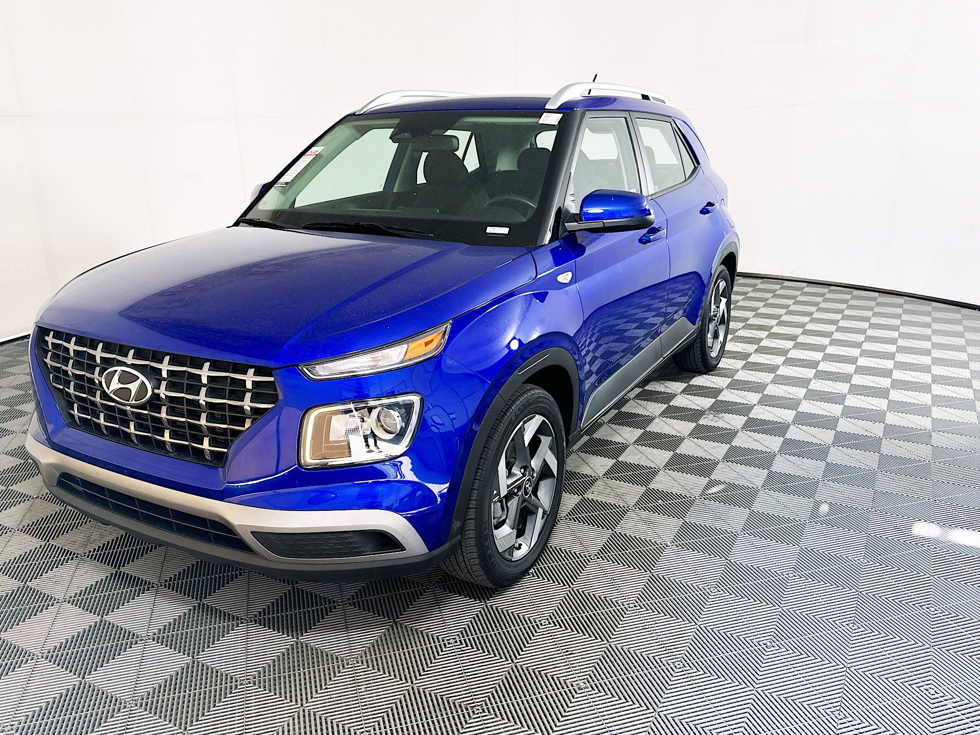 Used 2025 Hyundai Venue SEL FWD image 7
