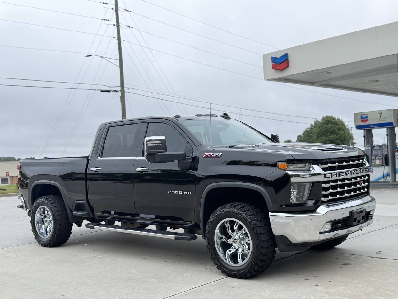 Used 2020 Chevrolet Silverado 2500 LTZ w/ LTZ Premium Package AWD/4WD image 3
