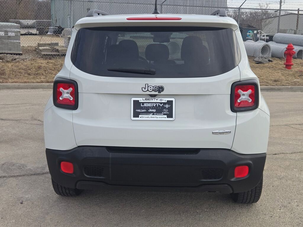 Used 2017 Jeep Renegade Latitude w/ Popular Equipment Group image 12