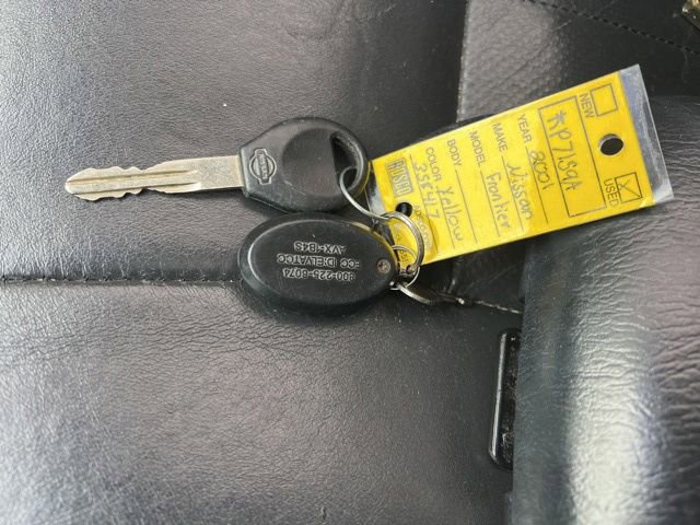 Used 2001 Nissan Frontier SE image 28