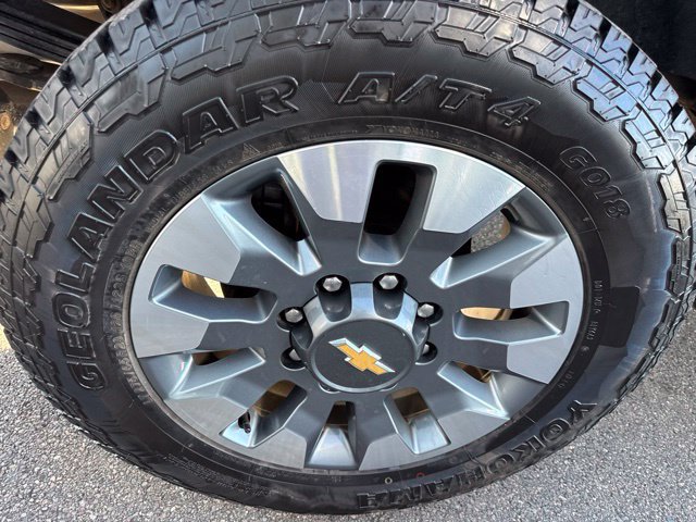 Used 2024 Chevrolet Silverado 2500 Custom w/ Custom Value Package AWD/4WD image 12