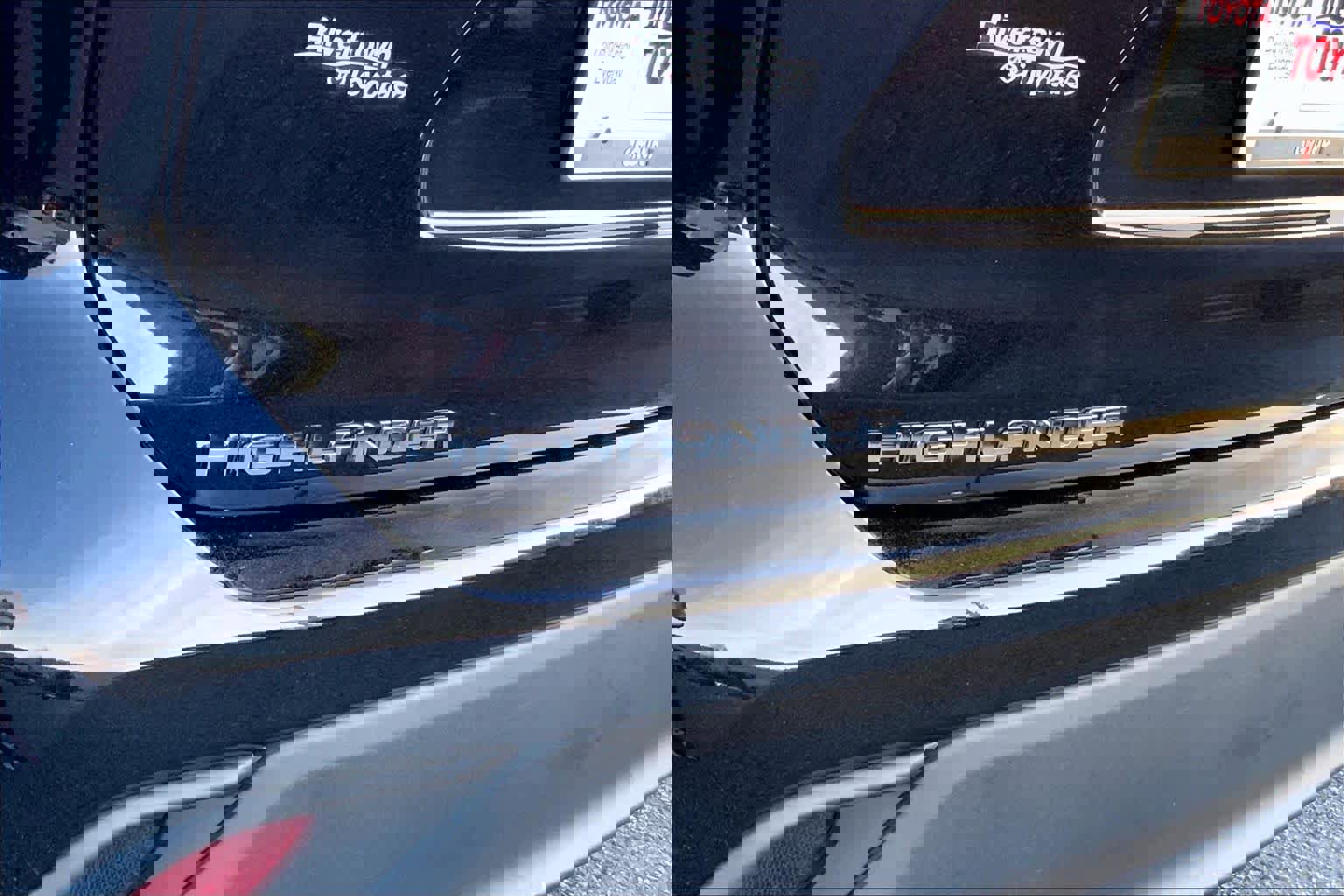 Used 2021 Toyota Highlander XLE image 30