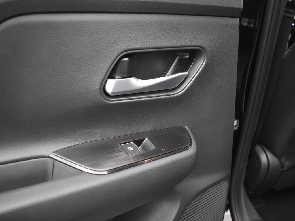 New 2026 Nissan Kicks SR w/ SR Premium Package image 15
