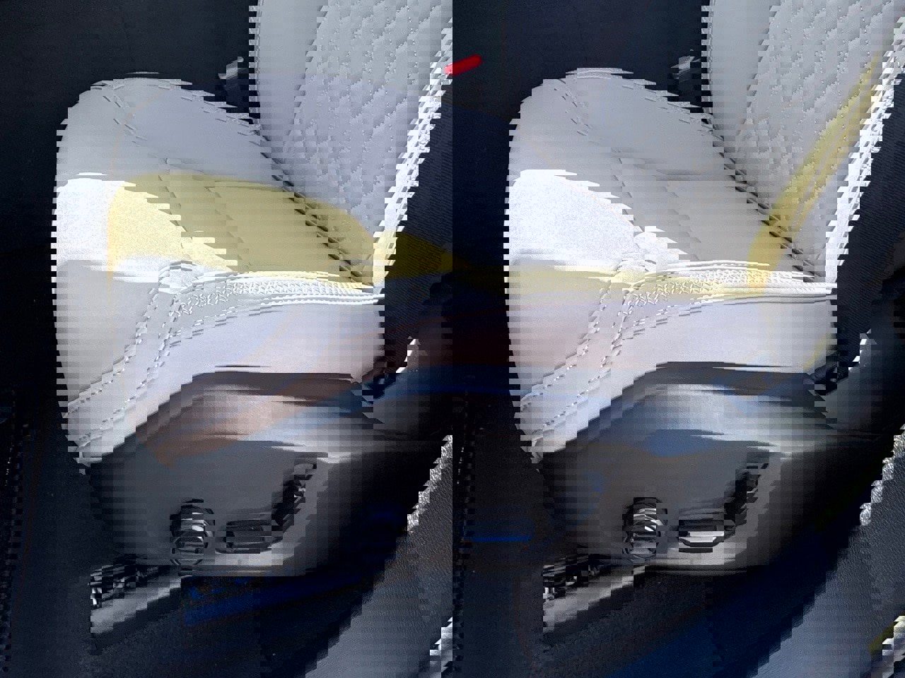 New 2026 Volvo XC60 B5 Plus w/ Protection Package Premier image 18