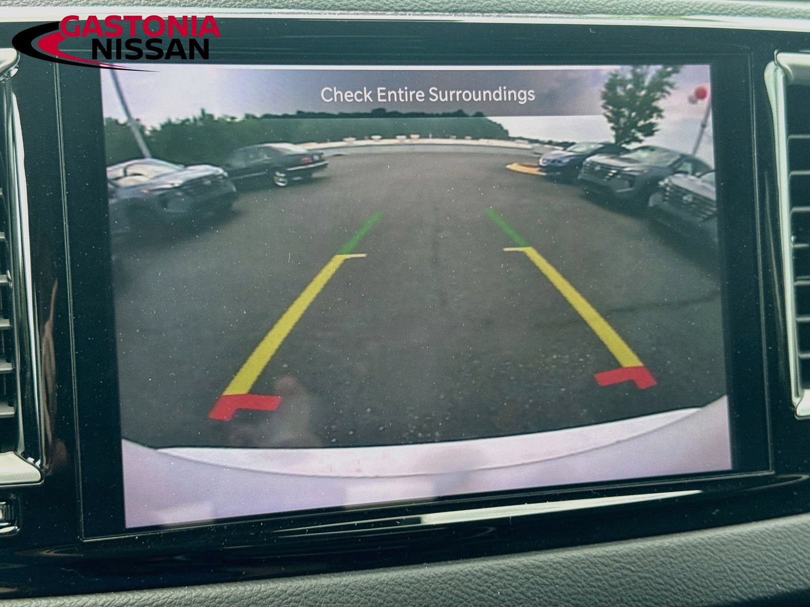 Used 2024 Chrysler Pacifica Touring-L FWD image 18