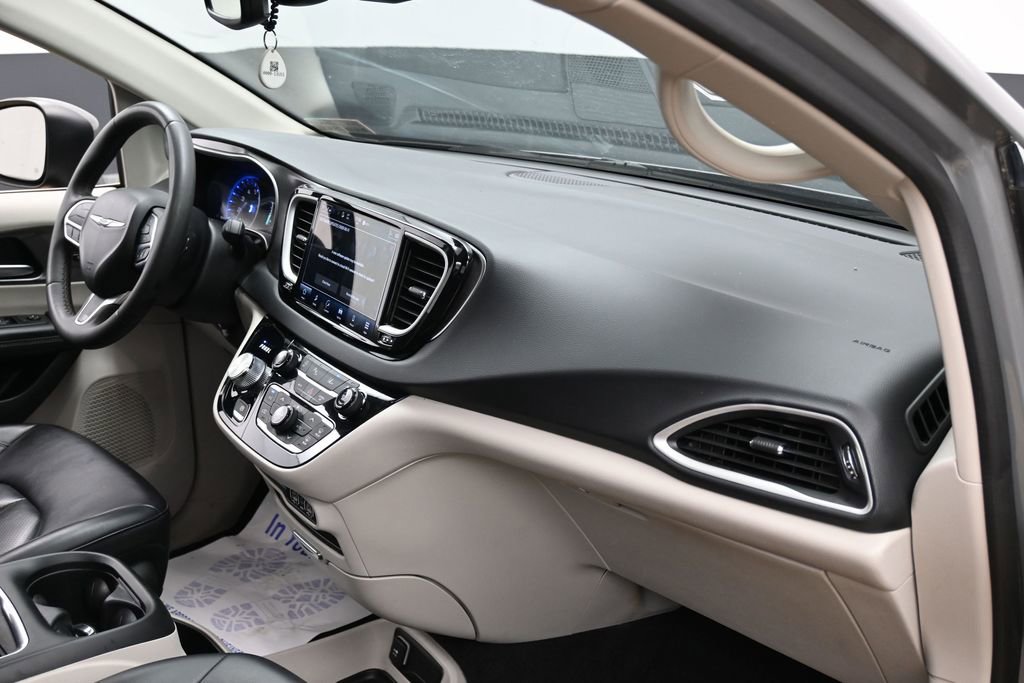 Used 2023 Chrysler Pacifica Touring-L FWD image 24