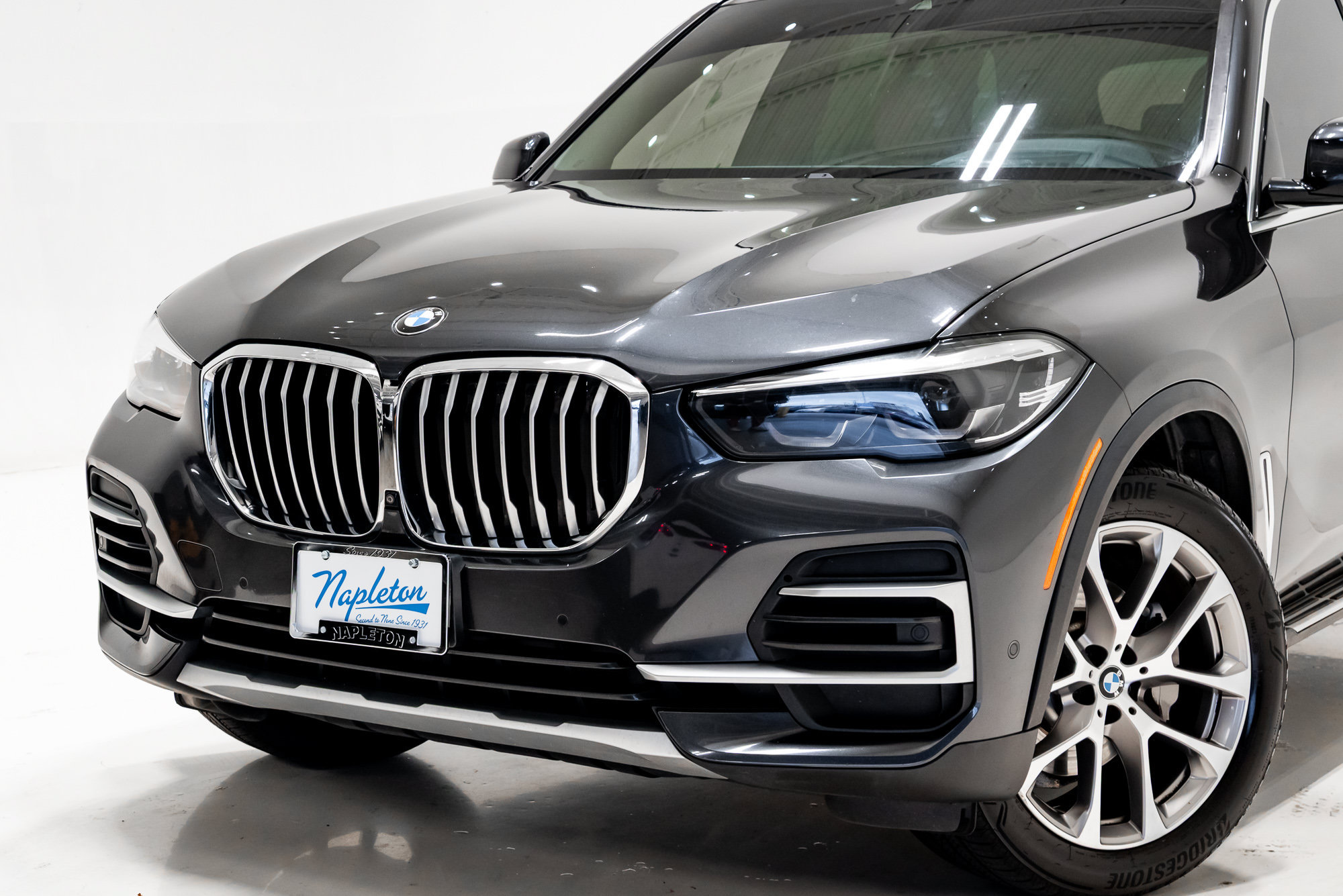 Used 2022 BMW X5 xDrive40i w/ Premium Package AWD/4WD image 2