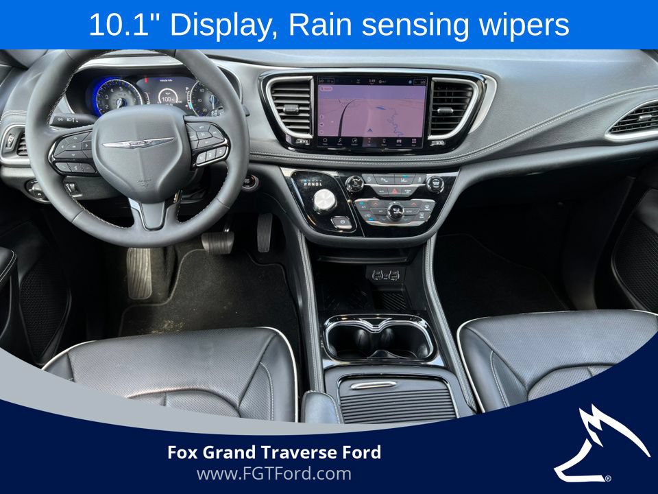 Used 2025 Chrysler Pacifica Limited FWD image 2